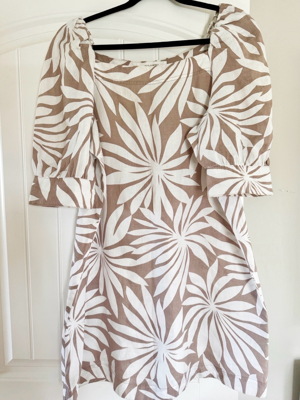 Trina Turk Taupe & White Puff-Sleeve Floral Mini Dress